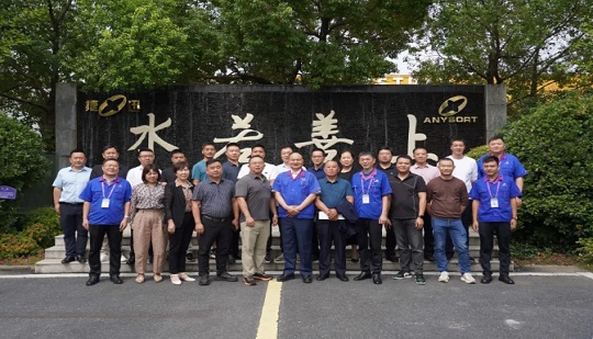 La delegazione degli imprenditori del tè raffinato della provincia di Hubei ha visitato Jiexun e si è scambiata il primo giorno della festa nazionale!