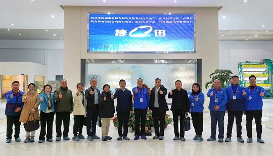 Il vicedirettore Qin Shimin dell'ufficio provinciale della riserva di cereali e materiali di Hunan e la sua delegazione hanno visitato Jiexun per ricerche