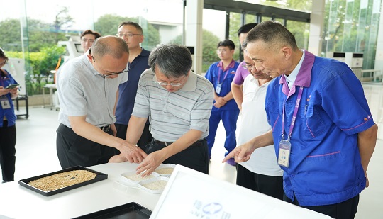 Il Dipartimento di sicurezza, stoccaggio e tecnologia dell'Amministrazione nazionale per gli alimenti e le riserve strategiche visita Jiexun Optoelectronic per la ricerca